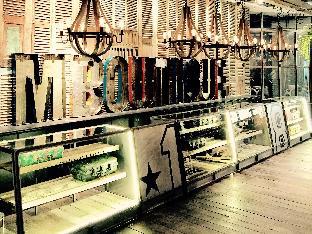 m boutique station 18