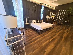 m boutique station 18