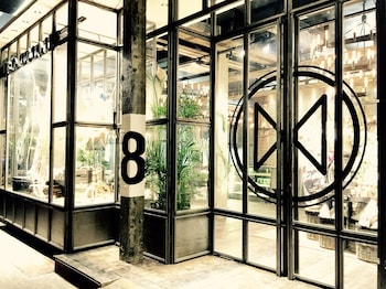 m boutique station 18