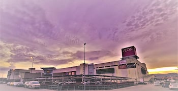 m boutique station 18