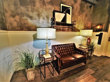 m boutique station 18