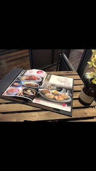 m boutique station 18