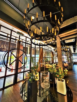 m boutique station 18