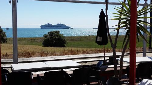 east pier hotel
