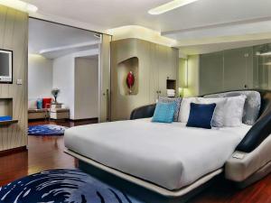 Hotel Baraquda Pattaya By Heeton,Pattaya Beach>>Pattaya,5 star