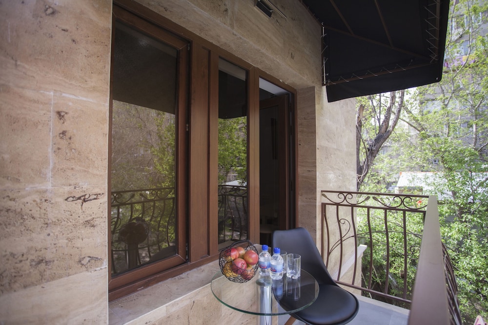 elysium gallery hotel