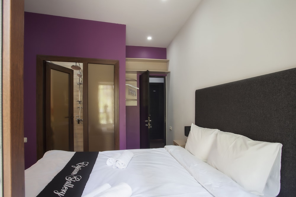 elysium gallery hotel