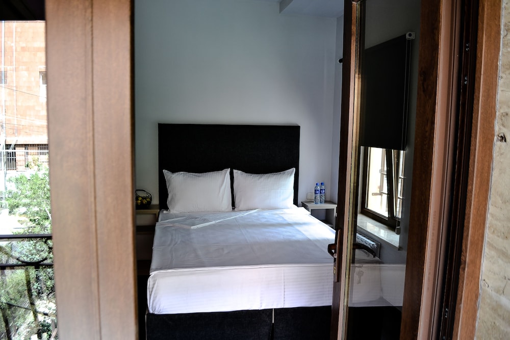 elysium gallery hotel