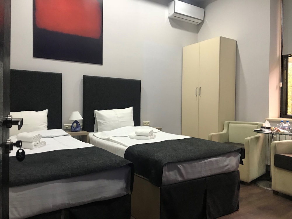 elysium gallery hotel