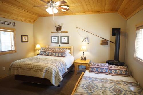 shaver lake village hotel