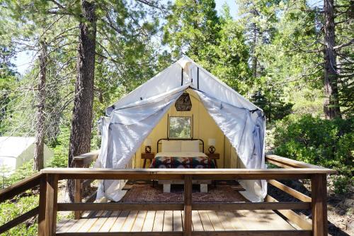 shaver lake village hotel