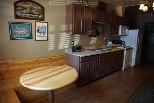 shaver lake village hotel