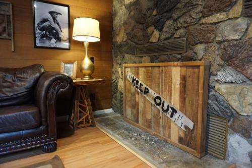 shaver lake village hotel