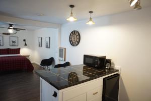 shaver lake village hotel