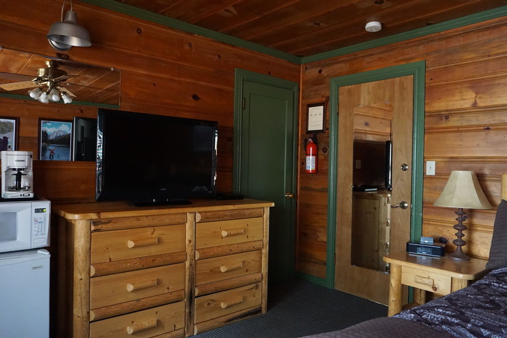 shaver lake village hotel