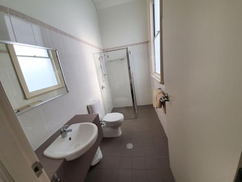 empire hotel goulburn