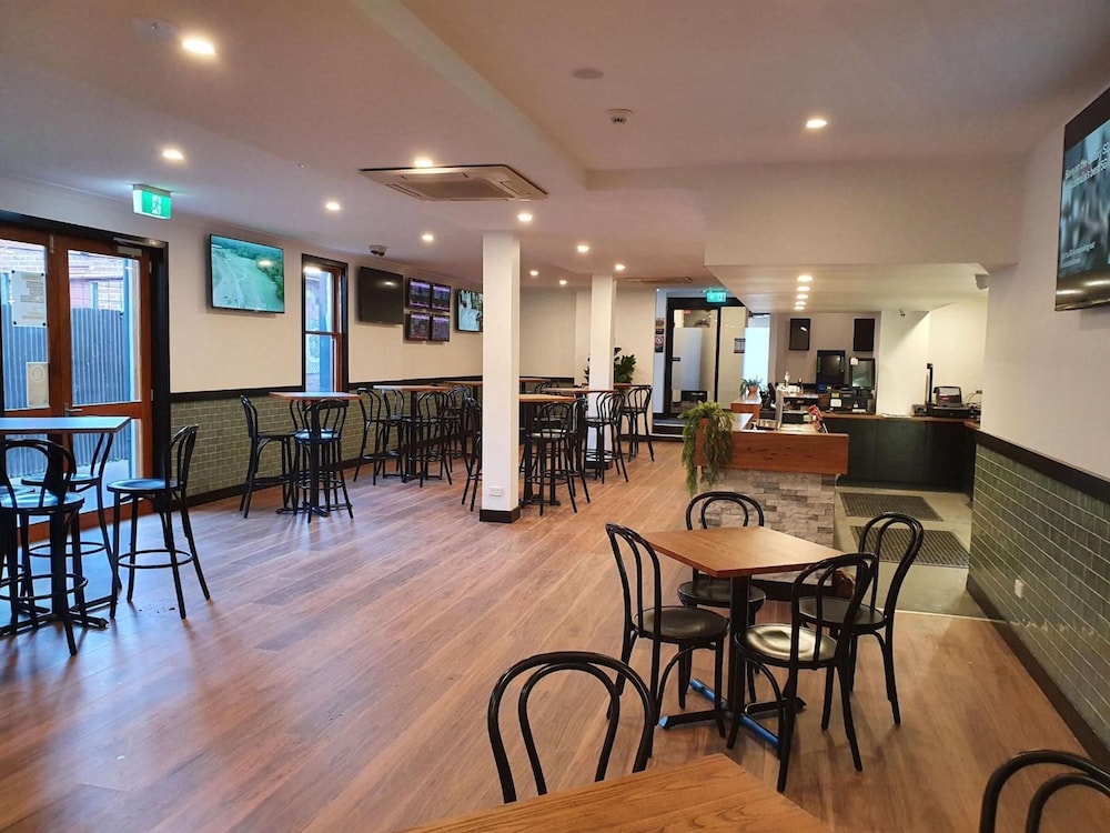 empire hotel goulburn