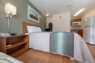 hometowne studios by red roof orlando ucf area