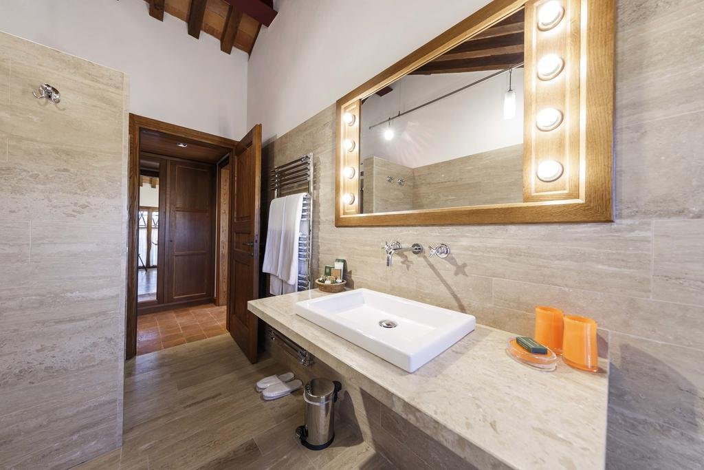 pecora vecchia collemassari hospitality