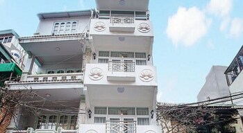 wild lotus hotel hang be