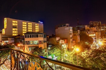 wild lotus hotel hang be