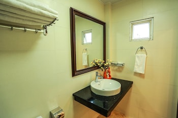 wild lotus hotel hang be