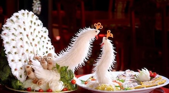 wild lotus hotel hang be