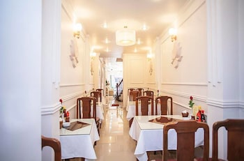 wild lotus hotel hang be