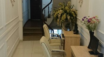 wild lotus hotel hang be