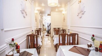 wild lotus hotel hang be