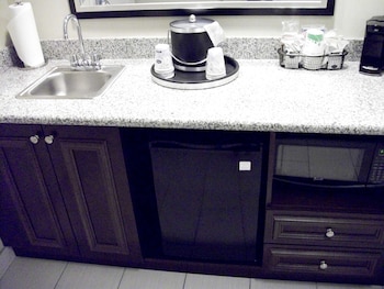 hampton inn and suites manteca