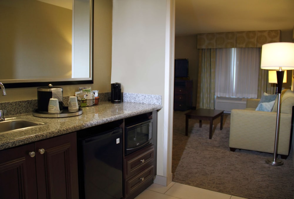 hampton inn and suites manteca