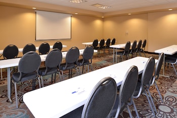 holiday inn express and suites globe by ihg