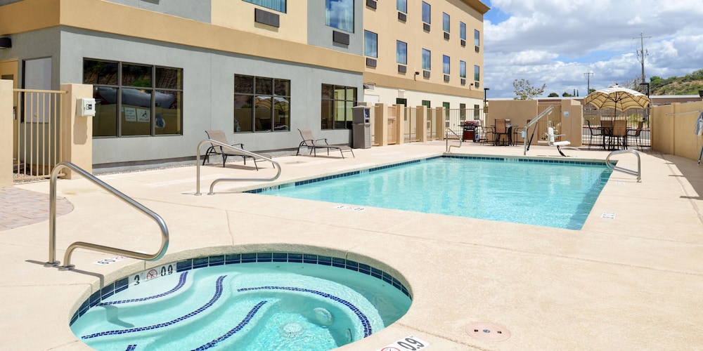 holiday inn express and suites globe by ihg