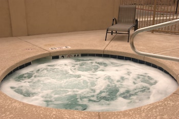 holiday inn express and suites globe by ihg