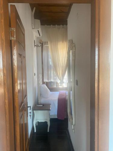 aristonicus boutique hotel