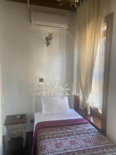 aristonicus boutique hotel