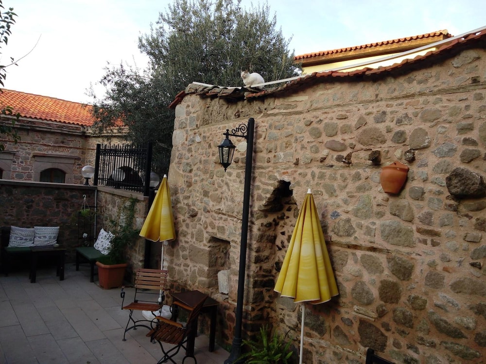 aristonicus boutique hotel