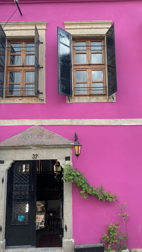 aristonicus boutique hotel