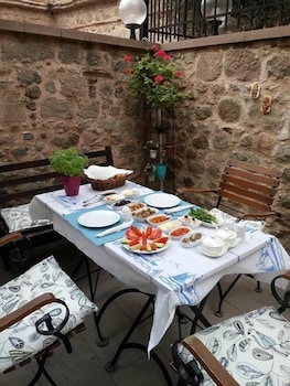aristonicus boutique hotel
