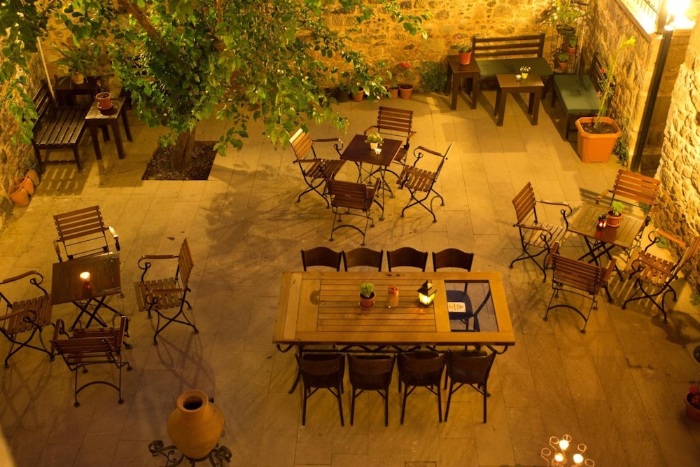 aristonicus boutique hotel
