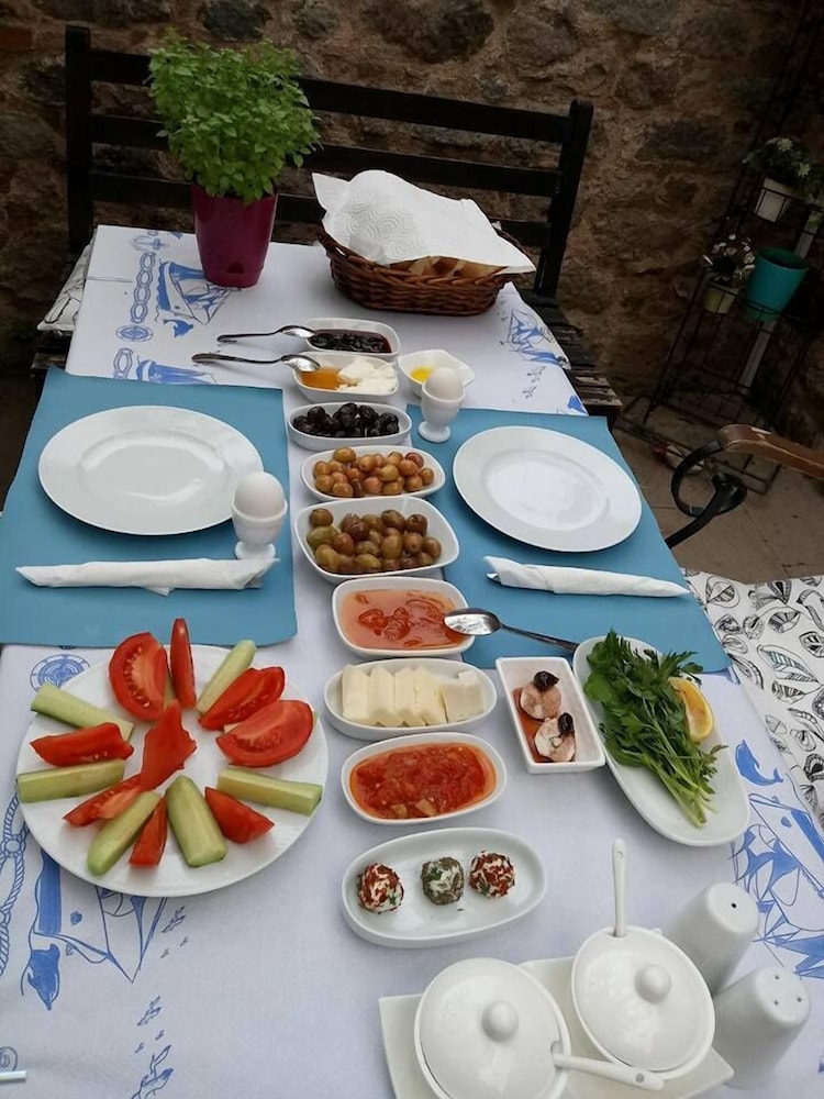 aristonicus boutique hotel