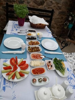 aristonicus boutique hotel