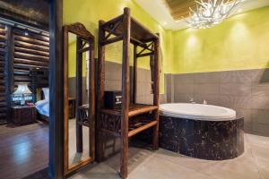 the ritz man boutique inn lijiang