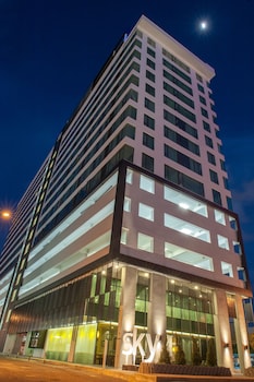 Sky Hotel Kota Kinabalu,In Kampung Sembulan (Downtown Kota Kinabalu),4 star
