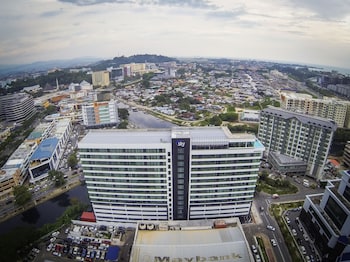 Sky Hotel Kota Kinabalu,In Kampung Sembulan (Downtown Kota Kinabalu),4 star