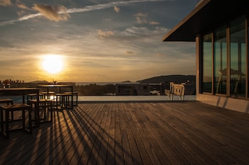 Sky Hotel Kota Kinabalu,In Kampung Sembulan (Downtown Kota Kinabalu),4 star