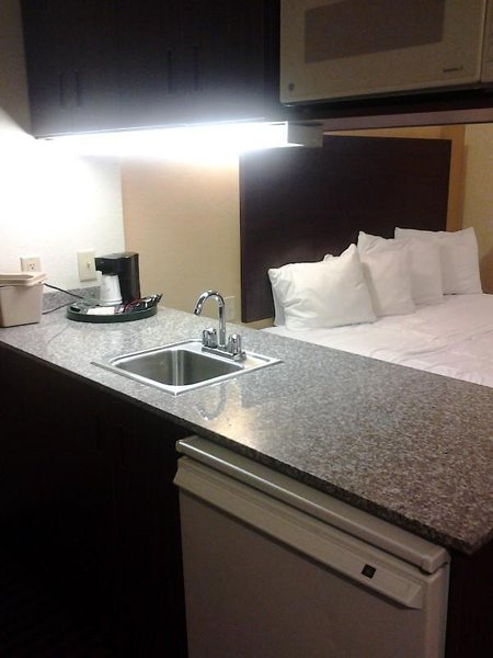 bridgepointe inn and suites