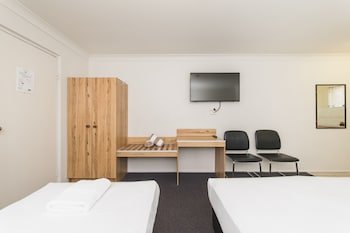 Metro Motel Rockhampton,Capricorn Caves>>Capricorn,4 star