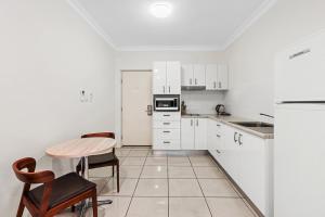 Western Gateway Motel And Apartments,Emerald>>Capricorn,3 star